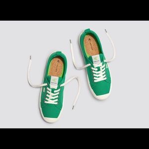 NWOT Cariuma OCA Low Green Canvas Sneaker Size 6.5